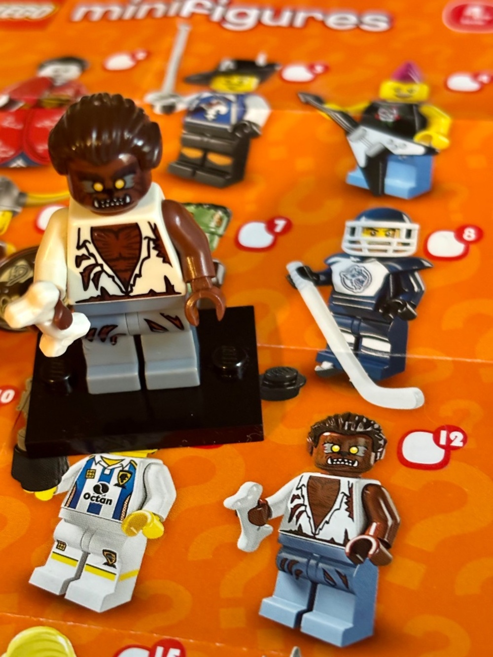 "Werewolf" LEGO Series 4 Minifigure col060 with Stand, Accessories & Pamphlet